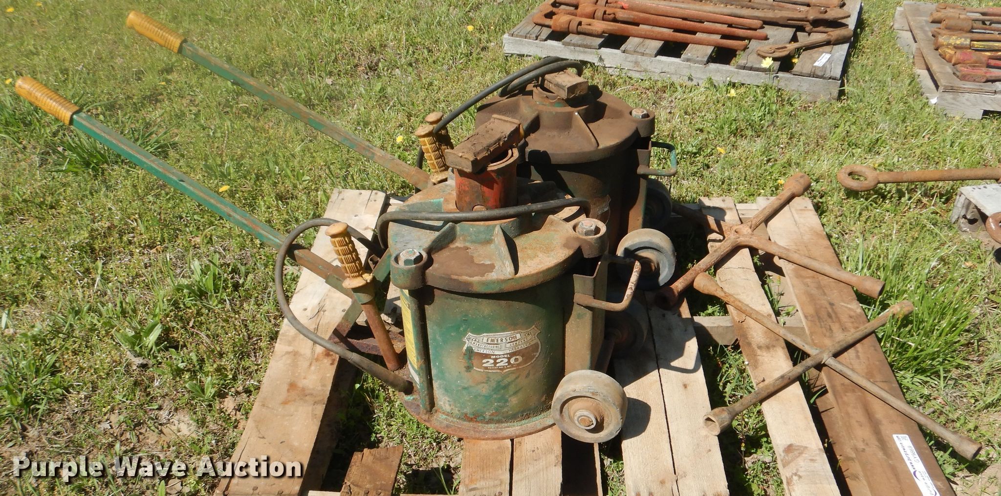 (2) Emerson 220 air lift jacks in Cleveland, OK Item GY9869 sold