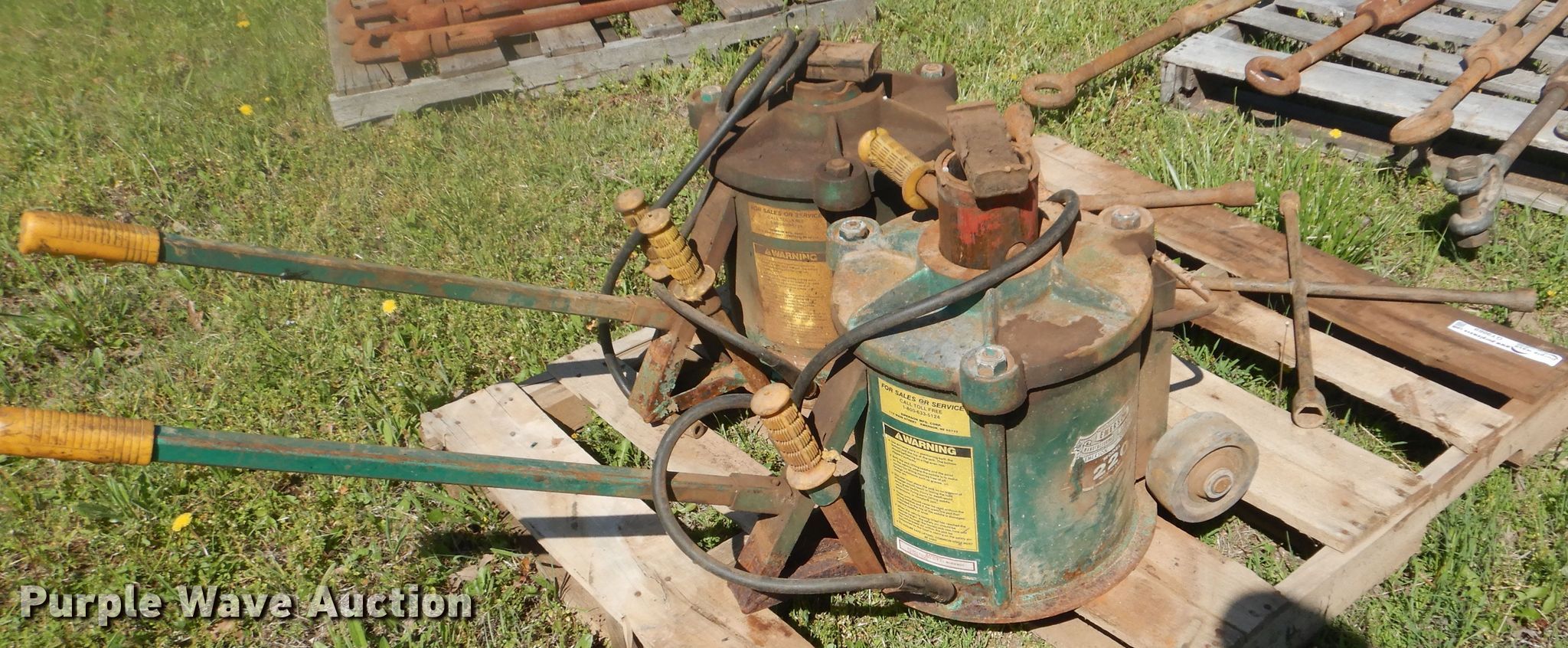 (2) Emerson 220 air lift jacks in Cleveland, OK Item GY9869 sold