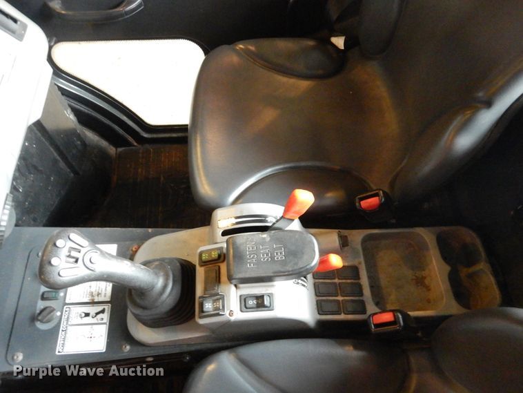 image for item DA8363 2015 Bobcat Toolcat 5600 utility vehicle