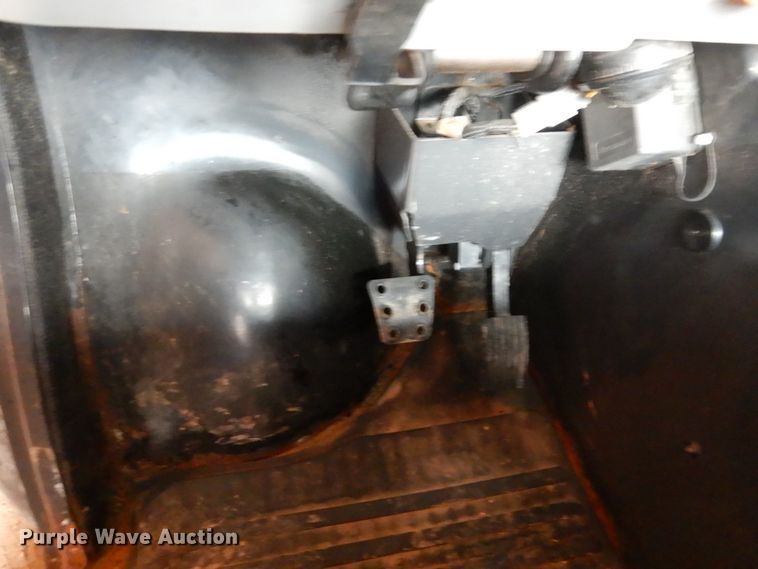 image for item DA8363 2015 Bobcat Toolcat 5600 utility vehicle