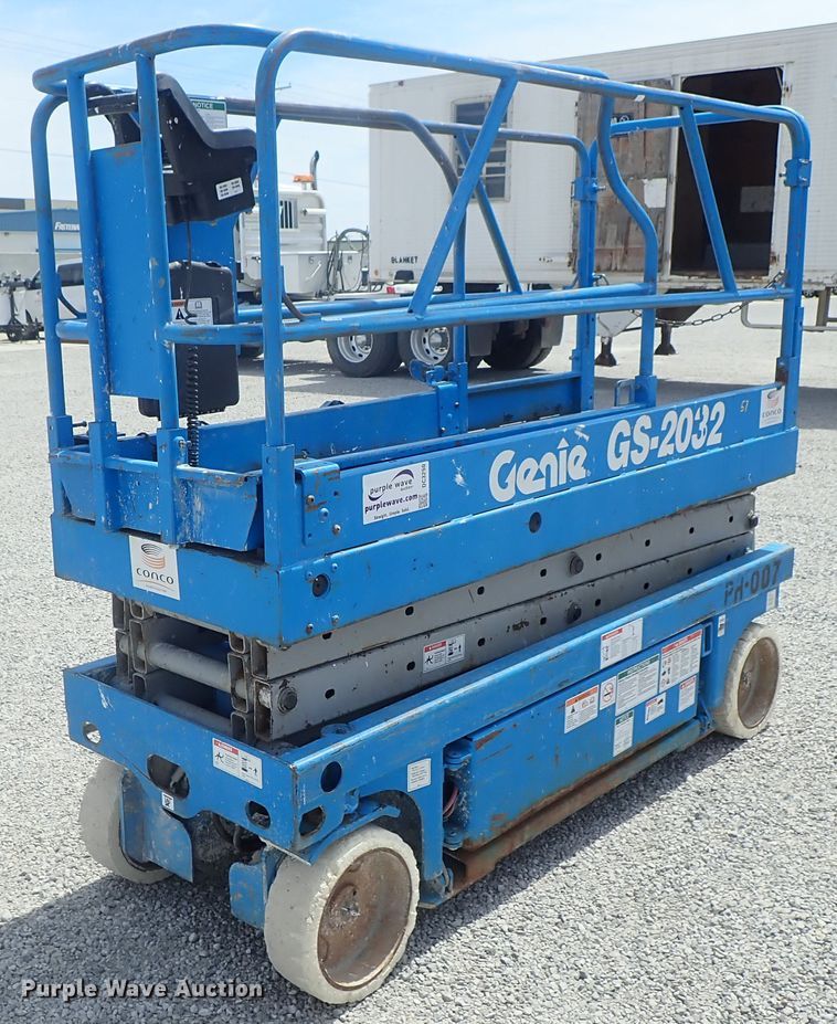 2000 Genie GS2032 scissor lift in Wichita, KS Item DC3250 sold