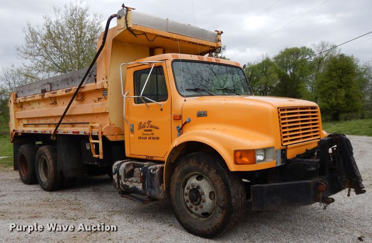 image for item DE5628 2000 International 4900 dump truck