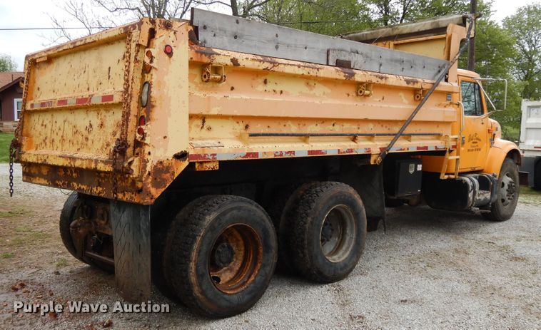 image for item DE5628 2000 International 4900 dump truck
