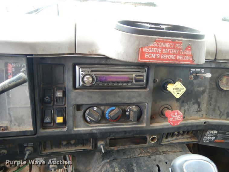 image for item DE5628 2000 International 4900 dump truck