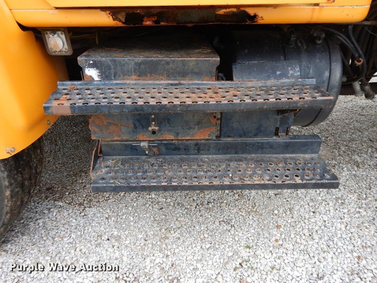 image for item DE5628 2000 International 4900 dump truck