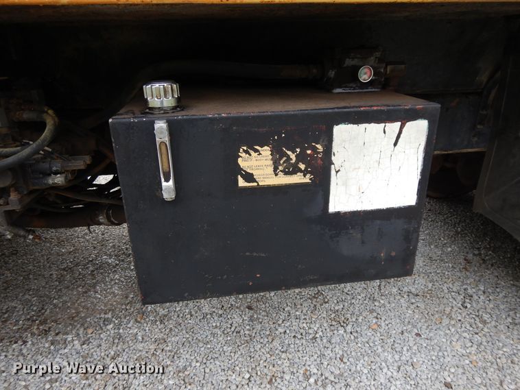 image for item DE5628 2000 International 4900 dump truck