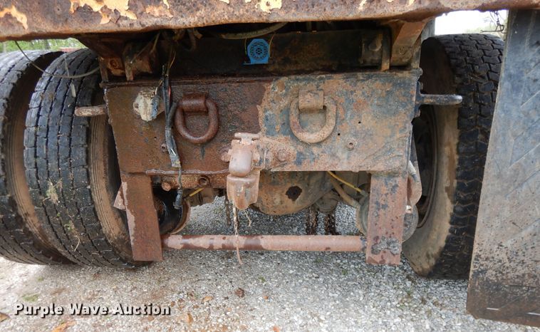 image for item DE5628 2000 International 4900 dump truck