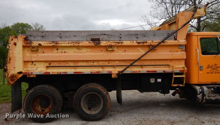 image for item DE5628 2000 International 4900 dump truck