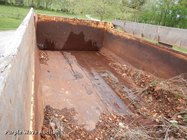 image for item DE5628 2000 International 4900 dump truck