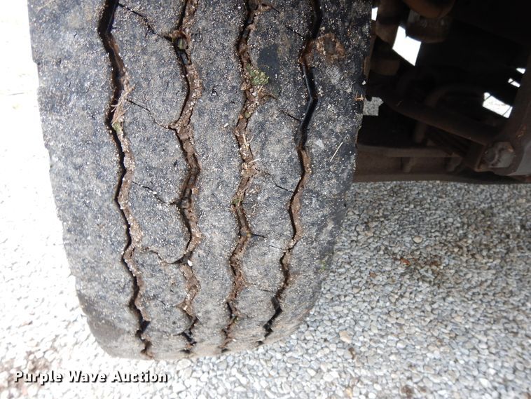 image for item DE5628 2000 International 4900 dump truck