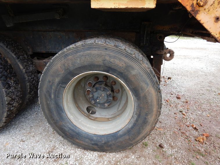 image for item DE5628 2000 International 4900 dump truck