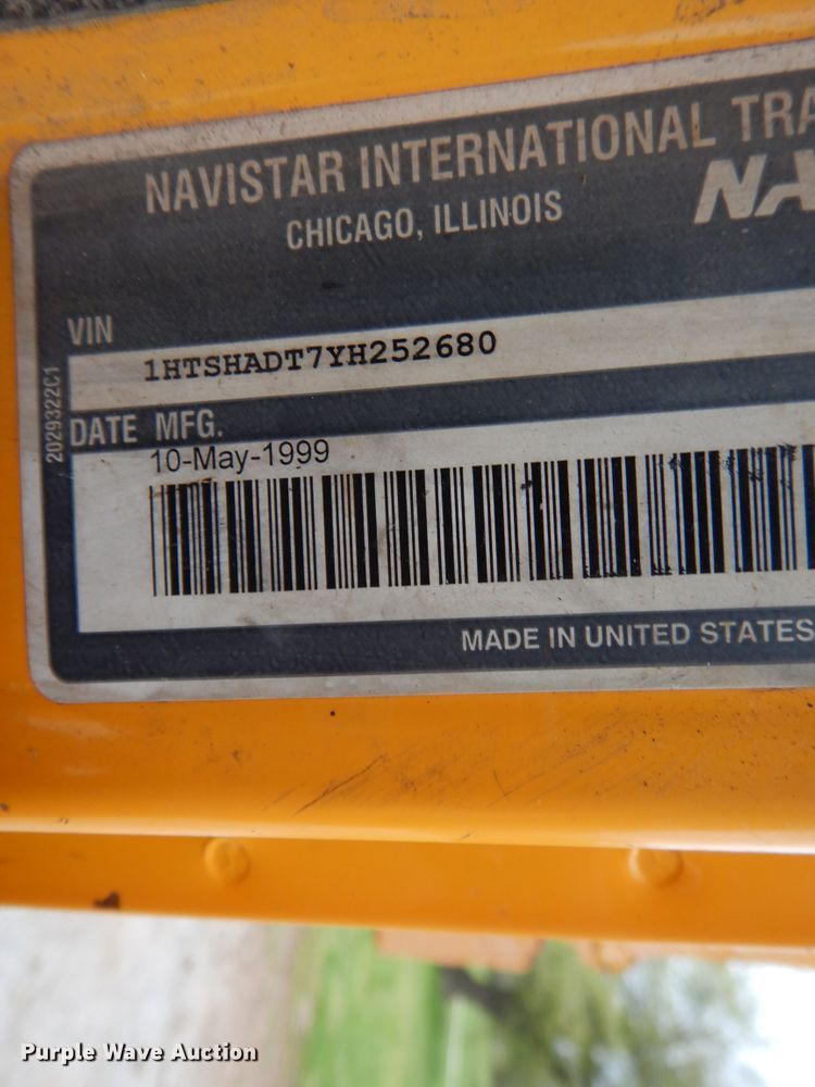 image for item DE5628 2000 International 4900 dump truck