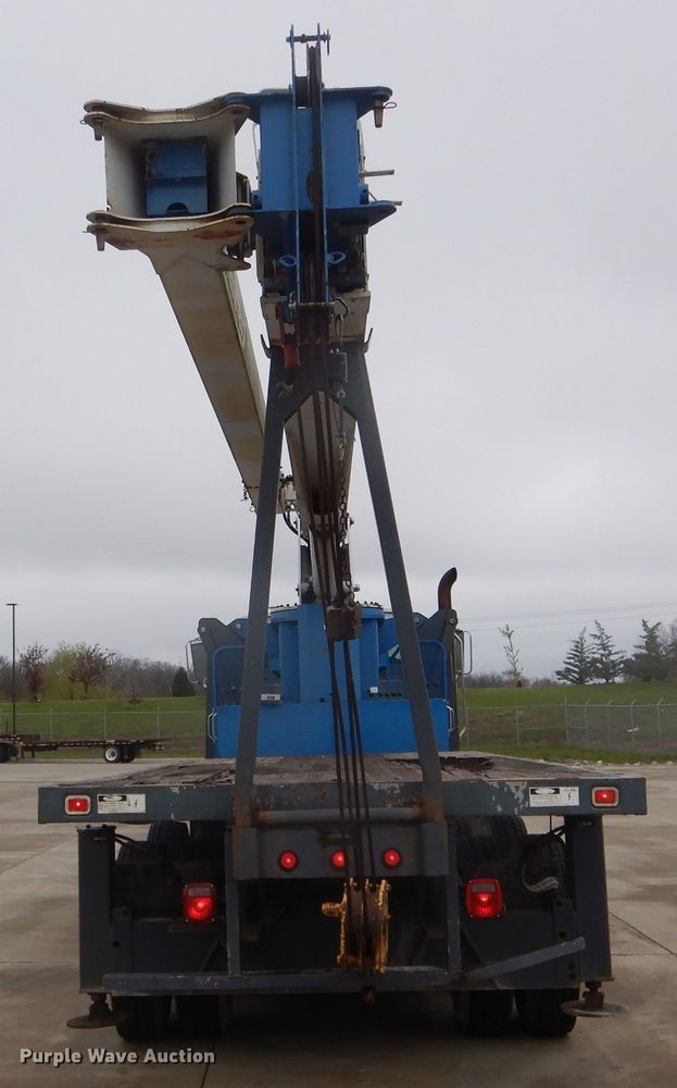 image for item DF3078 2004 Sterling LT7500 crane truck