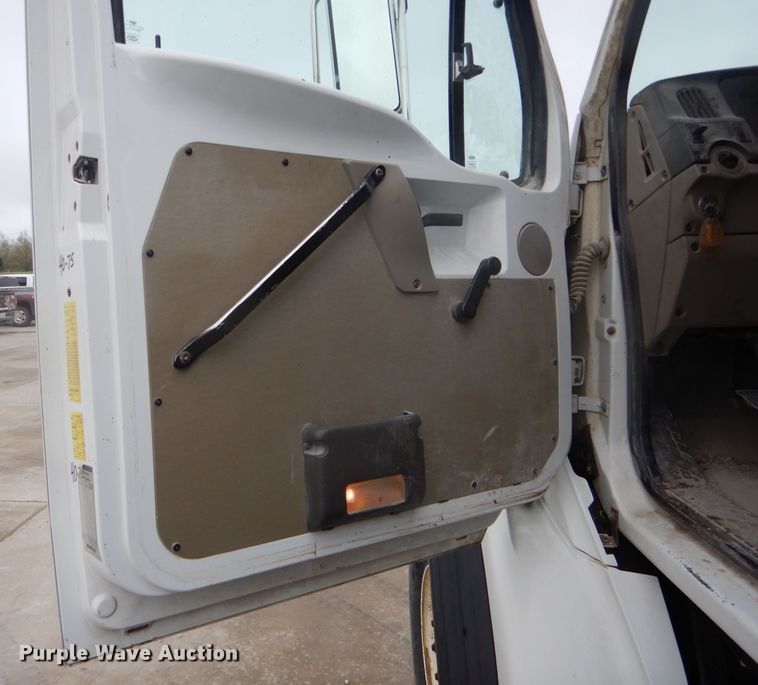 image for item DF3078 2004 Sterling LT7500 crane truck