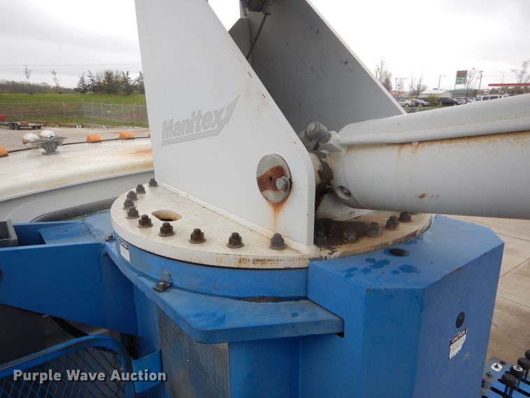 image for item DF3078 2004 Sterling LT7500 crane truck