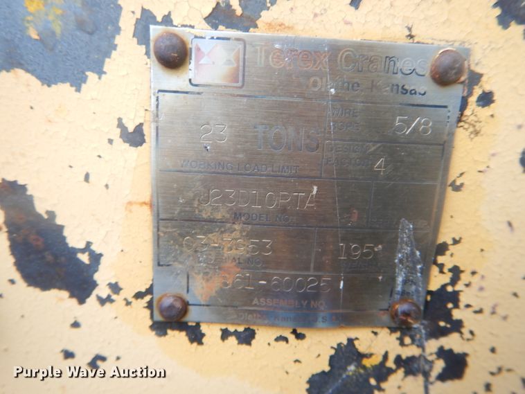 image for item DF3078 2004 Sterling LT7500 crane truck