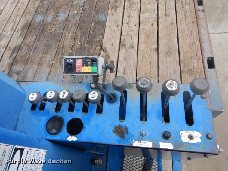 image for item DF3078 2004 Sterling LT7500 crane truck