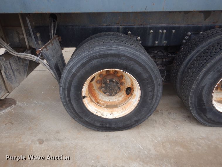 image for item DF3078 2004 Sterling LT7500 crane truck