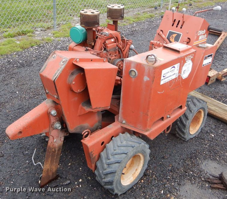image for item DF3082 Ditch Witch V252 cable plow