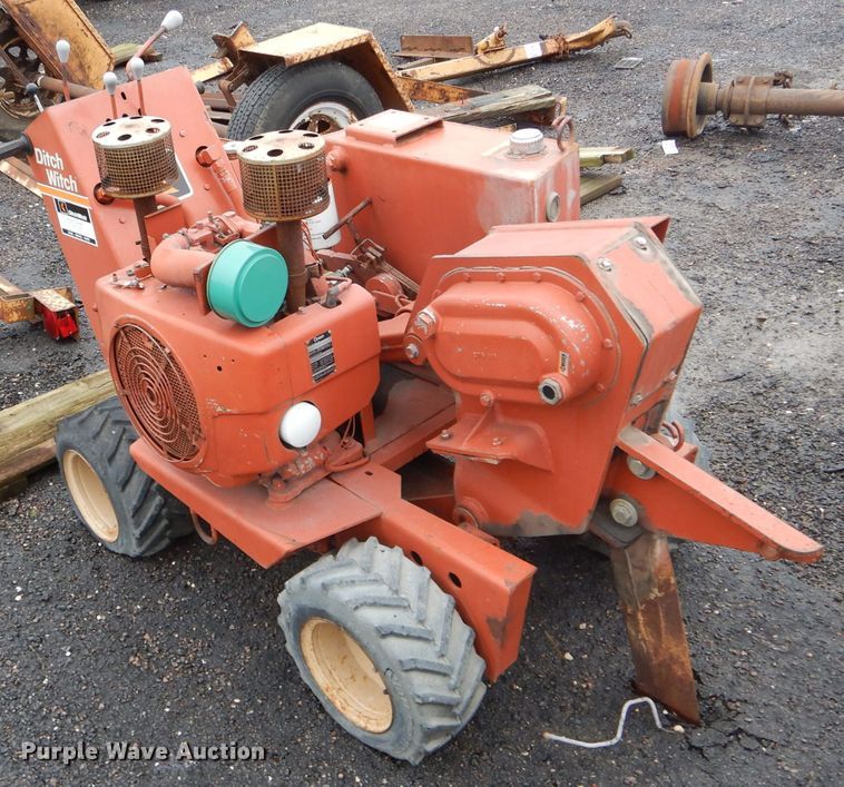 image for item DF3082 Ditch Witch V252 cable plow