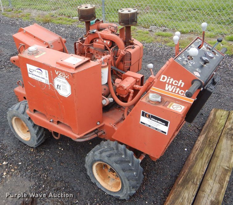 image for item DF3082 Ditch Witch V252 cable plow