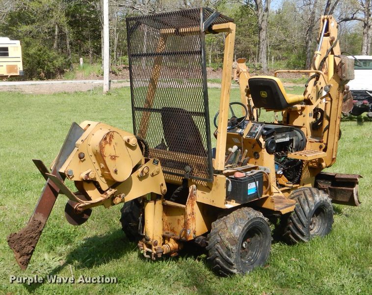 image for item DF3104 2000 Vermeer V3550A cable plow