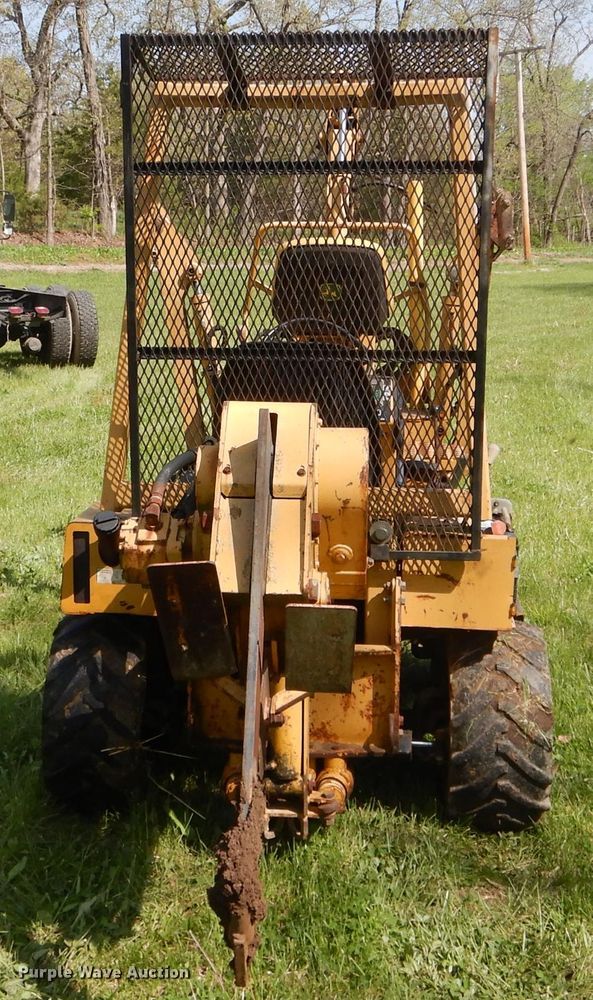 image for item DF3104 2000 Vermeer V3550A cable plow