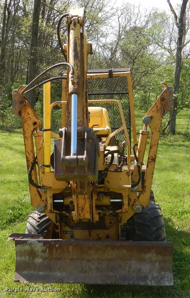 image for item DF3104 2000 Vermeer V3550A cable plow