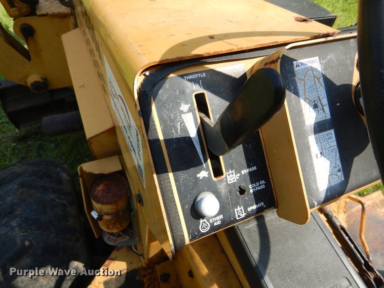 image for item DF3104 2000 Vermeer V3550A cable plow