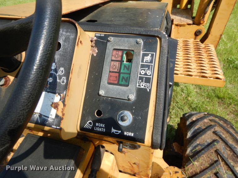 image for item DF3104 2000 Vermeer V3550A cable plow