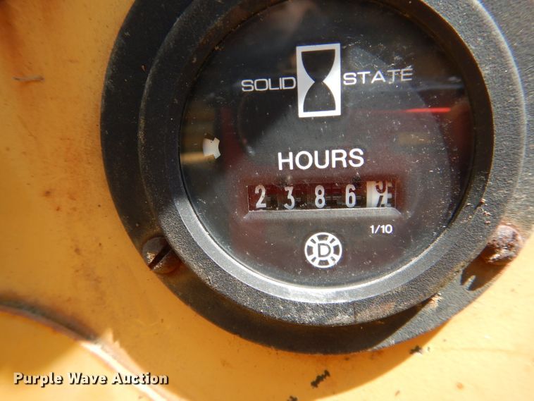 image for item DF3104 2000 Vermeer V3550A cable plow