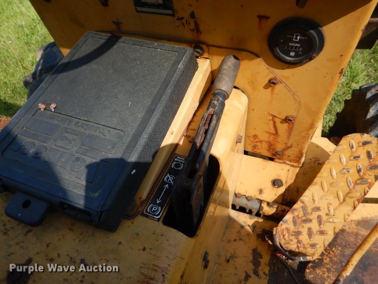 image for item DF3104 2000 Vermeer V3550A cable plow