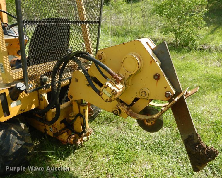 image for item DF3104 2000 Vermeer V3550A cable plow