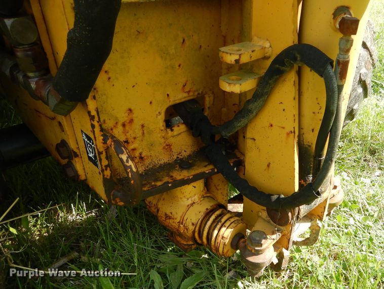 image for item DF3104 2000 Vermeer V3550A cable plow