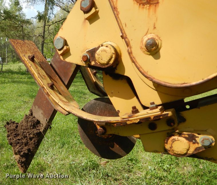 image for item DF3104 2000 Vermeer V3550A cable plow