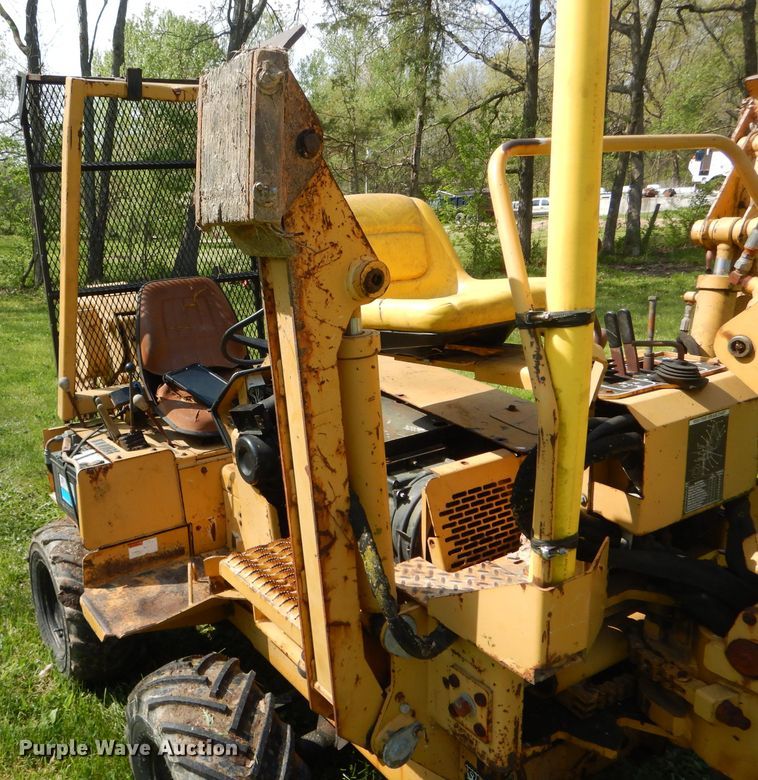 image for item DF3104 2000 Vermeer V3550A cable plow