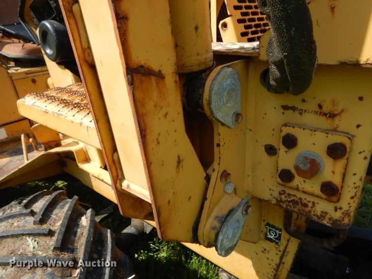 image for item DF3104 2000 Vermeer V3550A cable plow