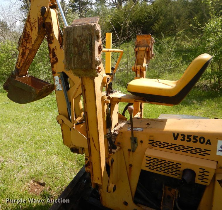 image for item DF3104 2000 Vermeer V3550A cable plow