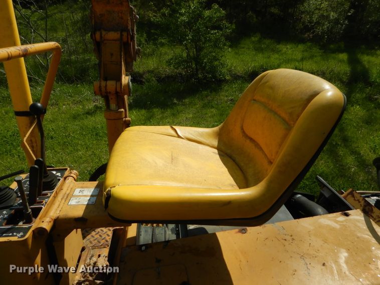 image for item DF3104 2000 Vermeer V3550A cable plow