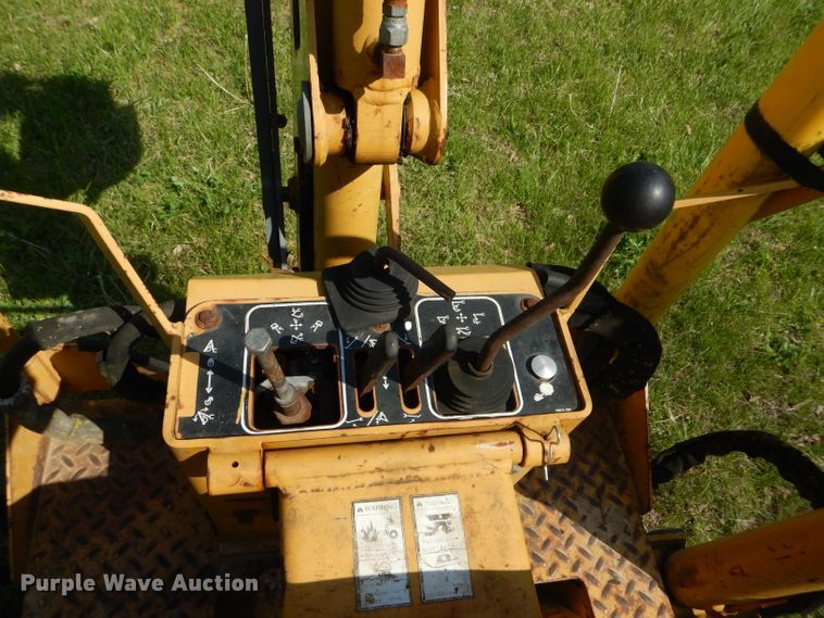 image for item DF3104 2000 Vermeer V3550A cable plow