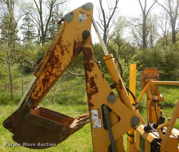 image for item DF3104 2000 Vermeer V3550A cable plow