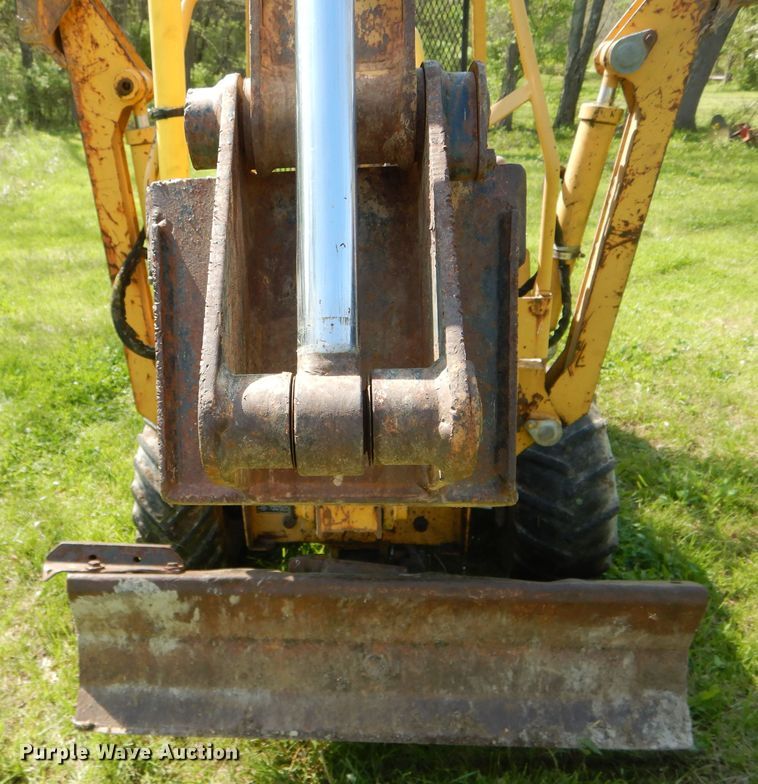 image for item DF3104 2000 Vermeer V3550A cable plow