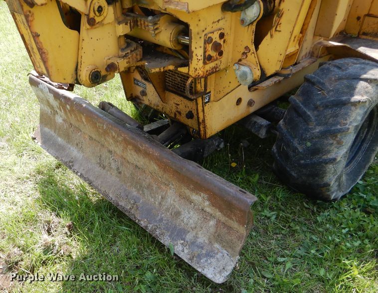 image for item DF3104 2000 Vermeer V3550A cable plow