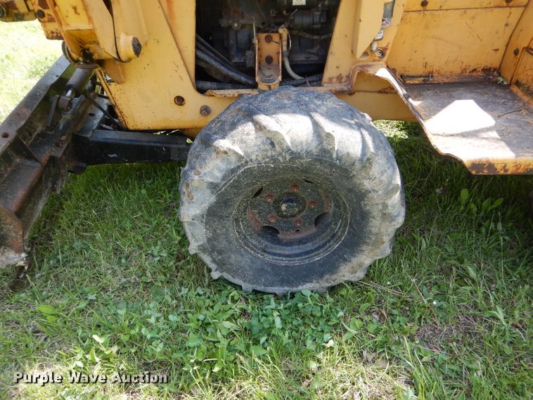 image for item DF3104 2000 Vermeer V3550A cable plow