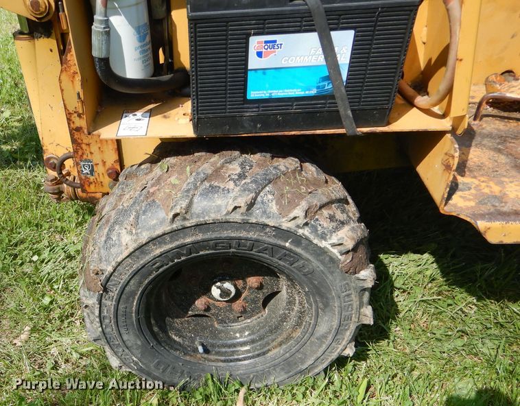 image for item DF3104 2000 Vermeer V3550A cable plow