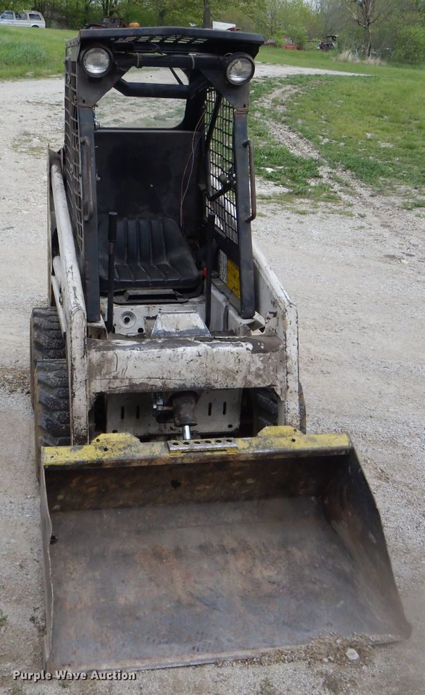 image for item DF3119 Bobcat 440B  skid steer loader