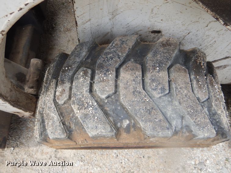 image for item DF3119 Bobcat 440B  skid steer loader