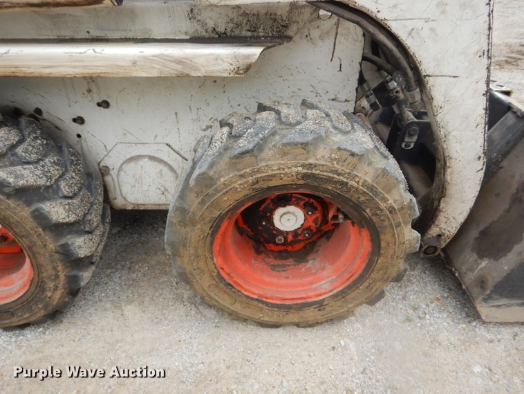 image for item DF3119 Bobcat 440B  skid steer loader