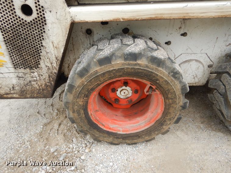 image for item DF3119 Bobcat 440B  skid steer loader