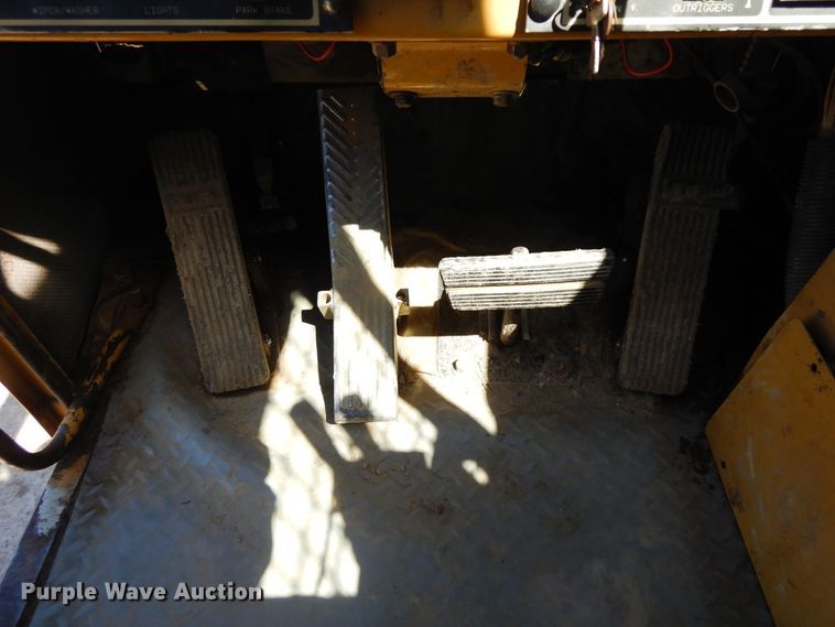 image for item DF5337 1998 Grove RT600C crane